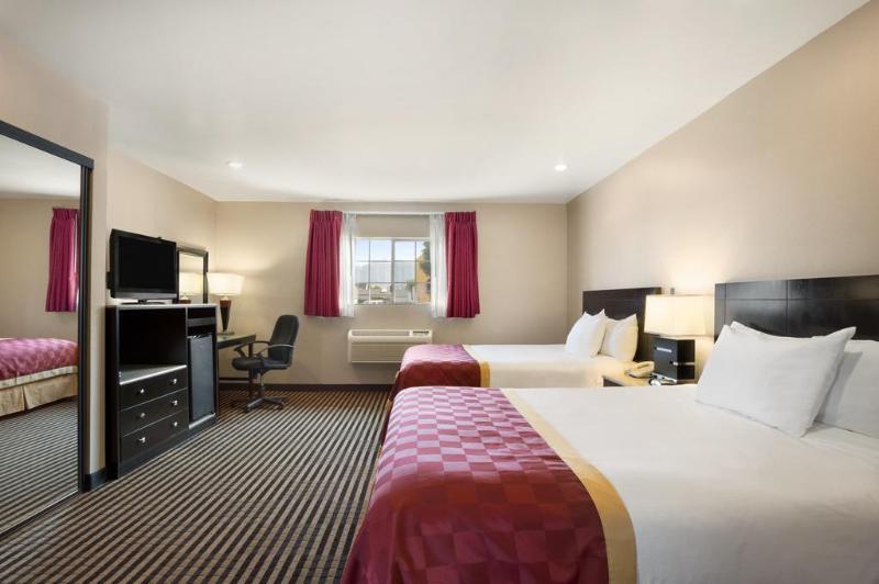 Ramada By Wyndham Marina Del Rey Otel Dış mekan fotoğraf