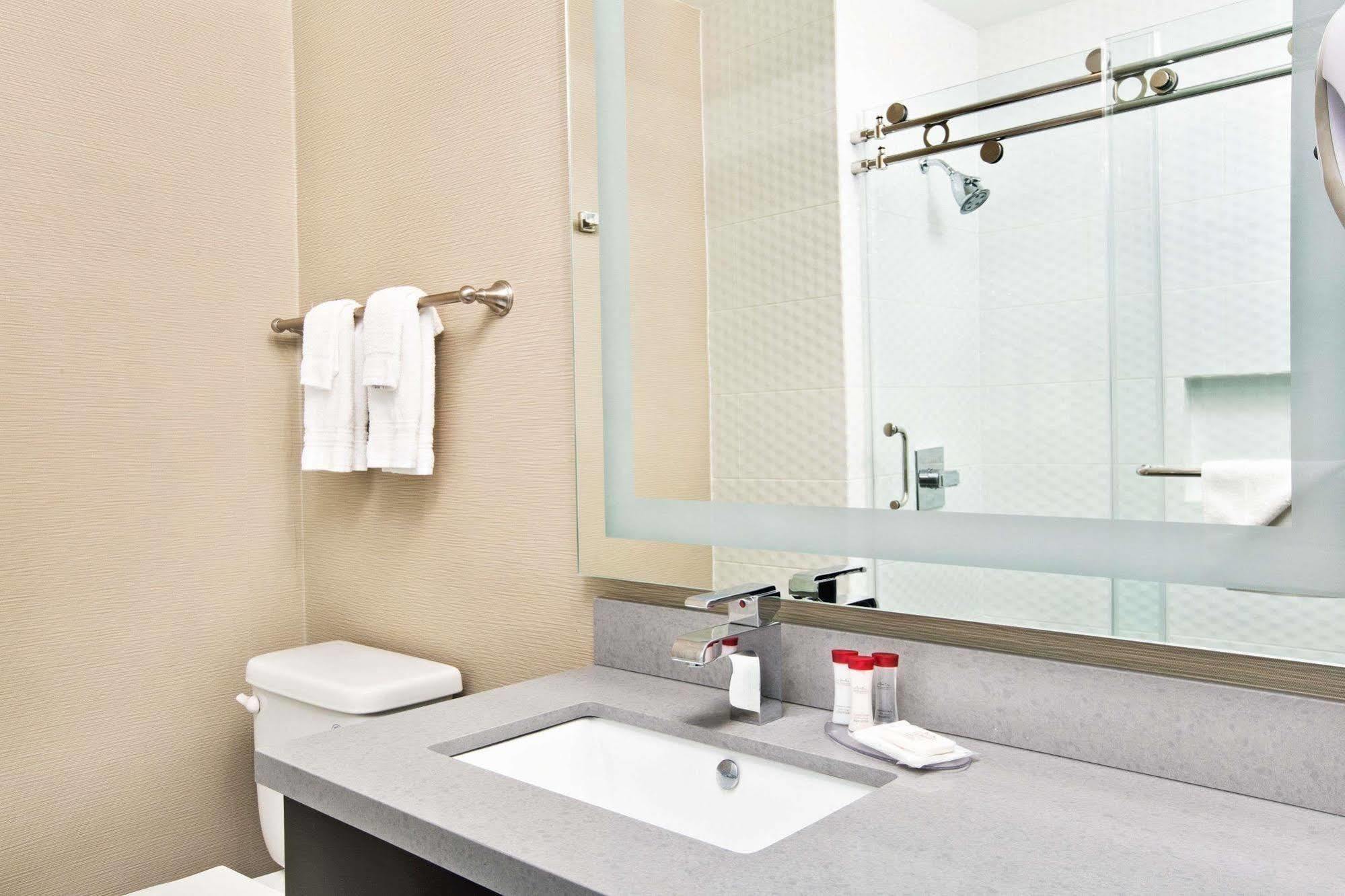 Ramada By Wyndham Marina Del Rey Otel Dış mekan fotoğraf